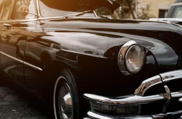 Rassemblement de voitures anciennes &agrave; Maisons-Laffitte